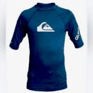 - Quiksilver short sleeve UPF protection rash guard. Size L